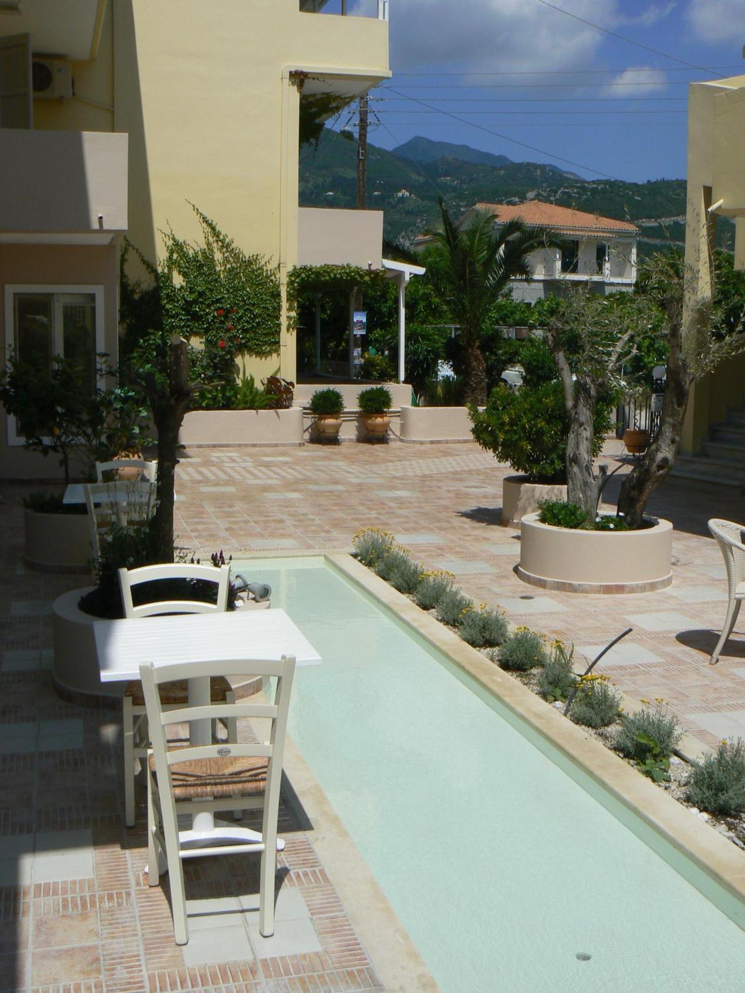 Happyland Hotel Apartments Nydri  Exterior foto